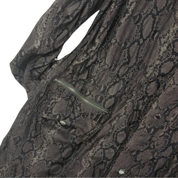 MICHAEL KORS NWT SNAKE SKIN RAIN JACKET SIZE SMALL PETITE $165 MSRP - Picture 7 of 8